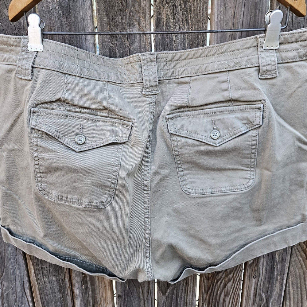 Torrid Women's Tan Shorts Size 18 - Picture 16 of 16